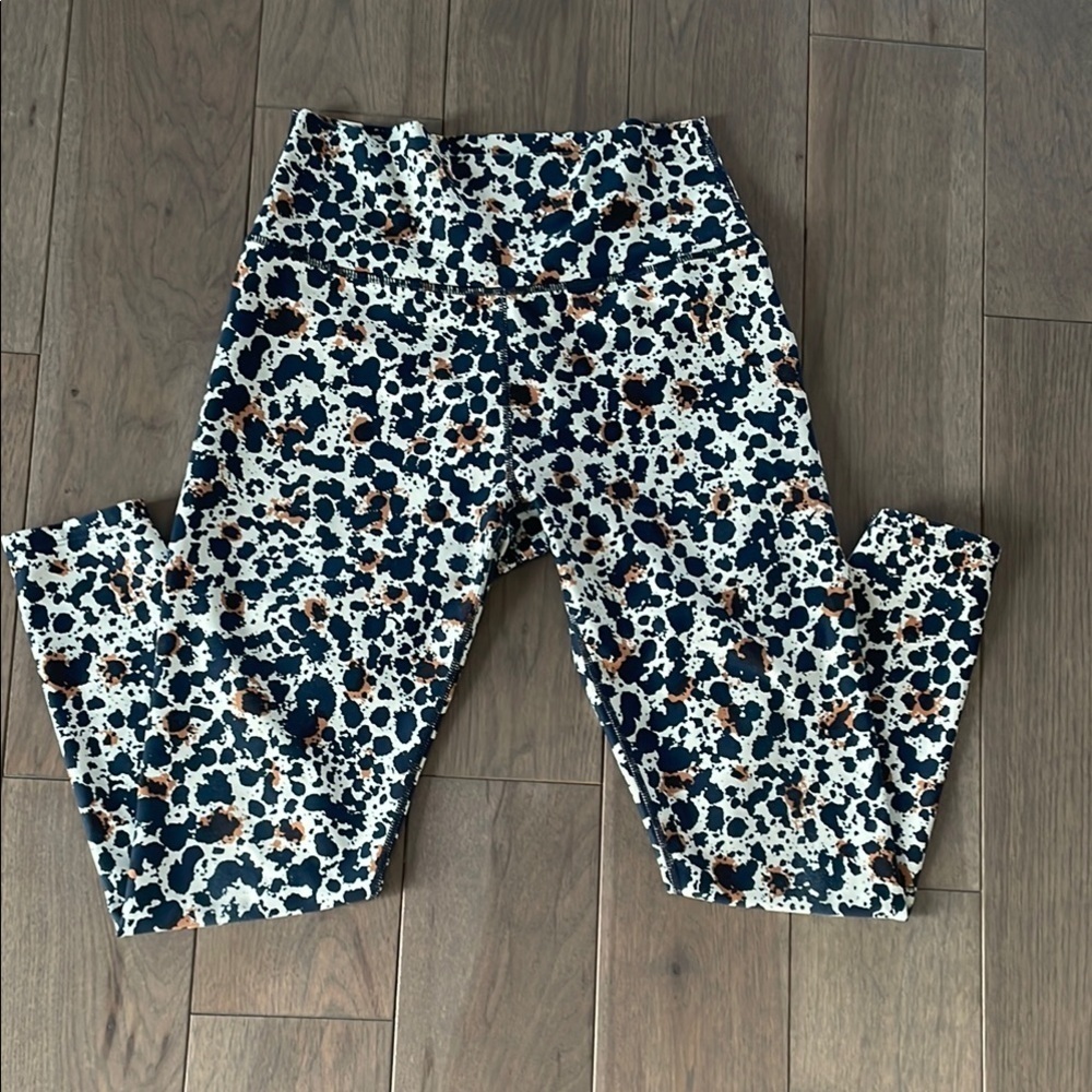 SAGE COLLECTIVE Hi-Rise Black/White Animal Print Capri Leggings Women's Size M